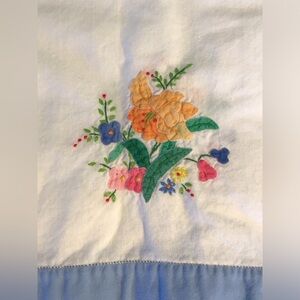 Vintage Floral Embroidered Hand Towels - White and Blue - Set of 2